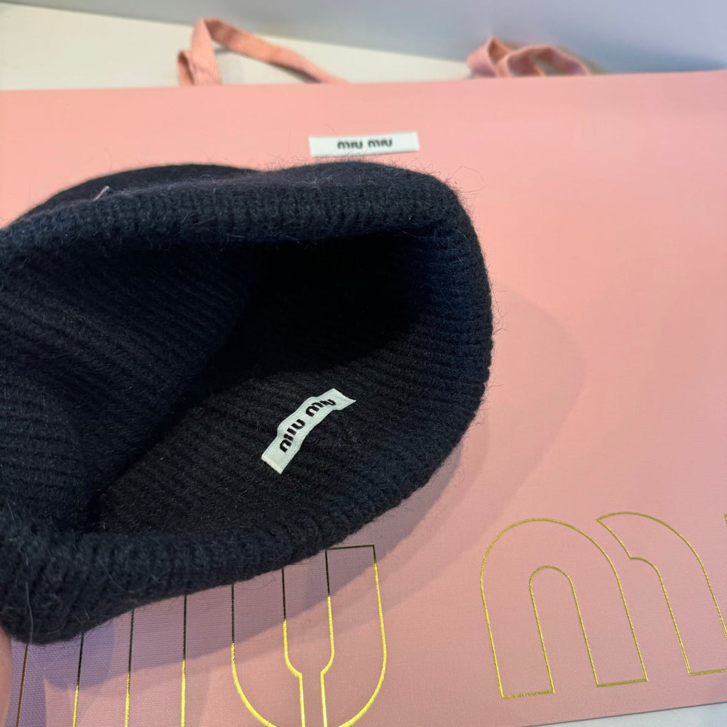 mm Knit Beanie in black
