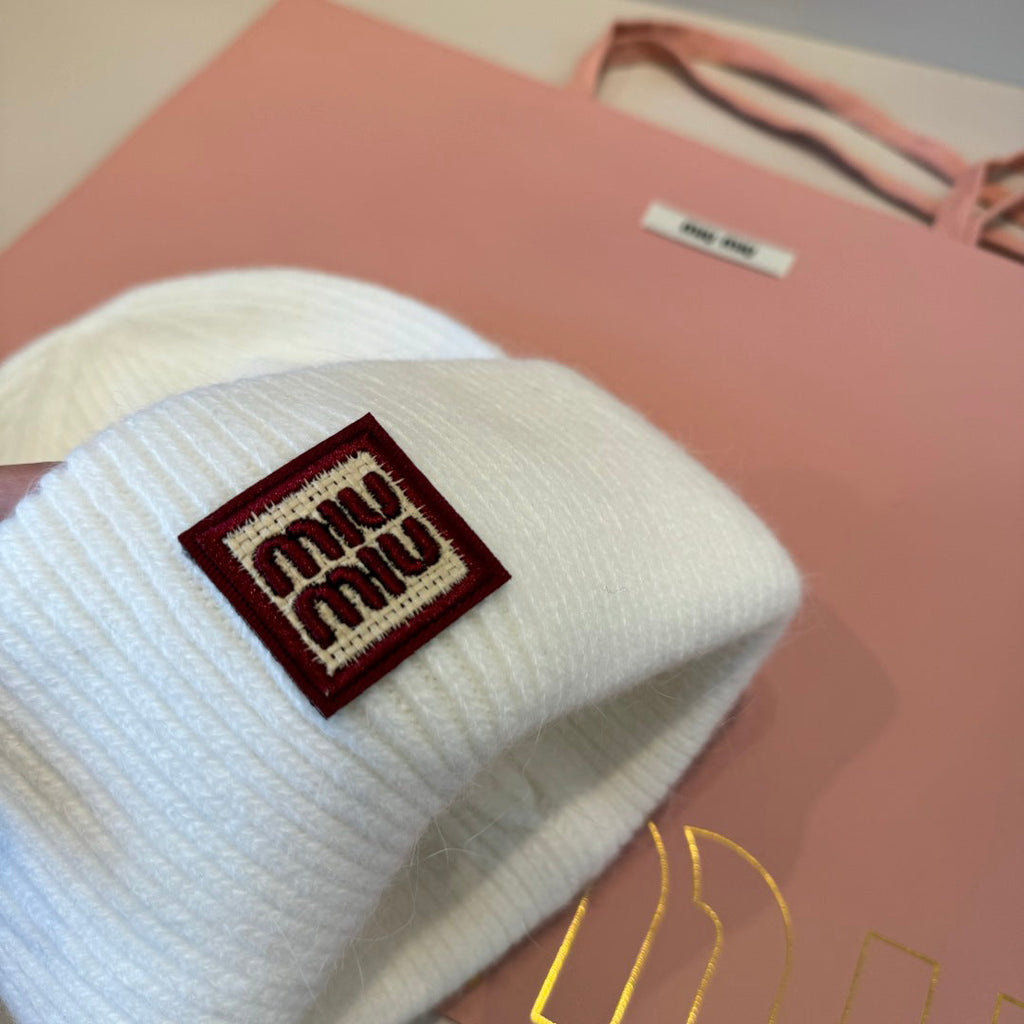 mm Knit Beanie in white